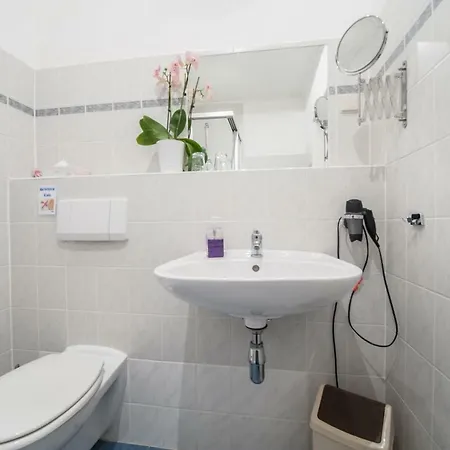 Forsthaus 3*